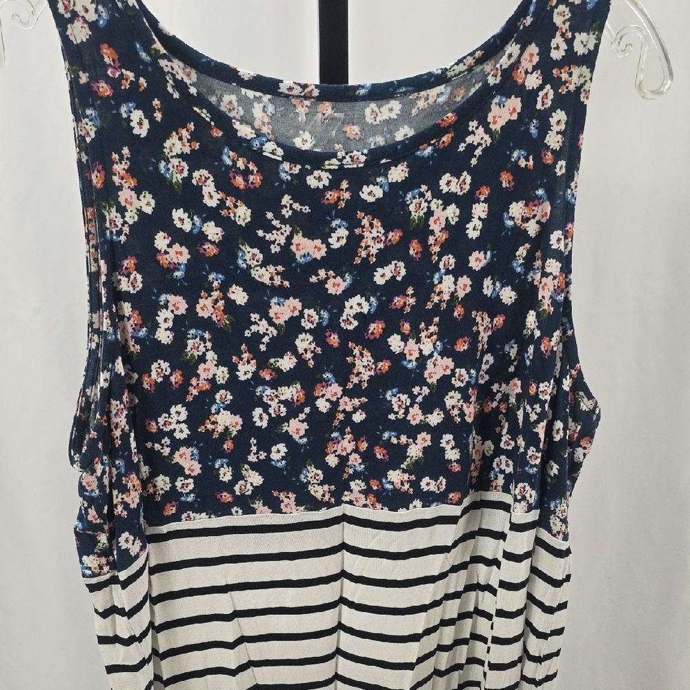 Floral and Striped Sleeveless Top - Picture 4 of 8